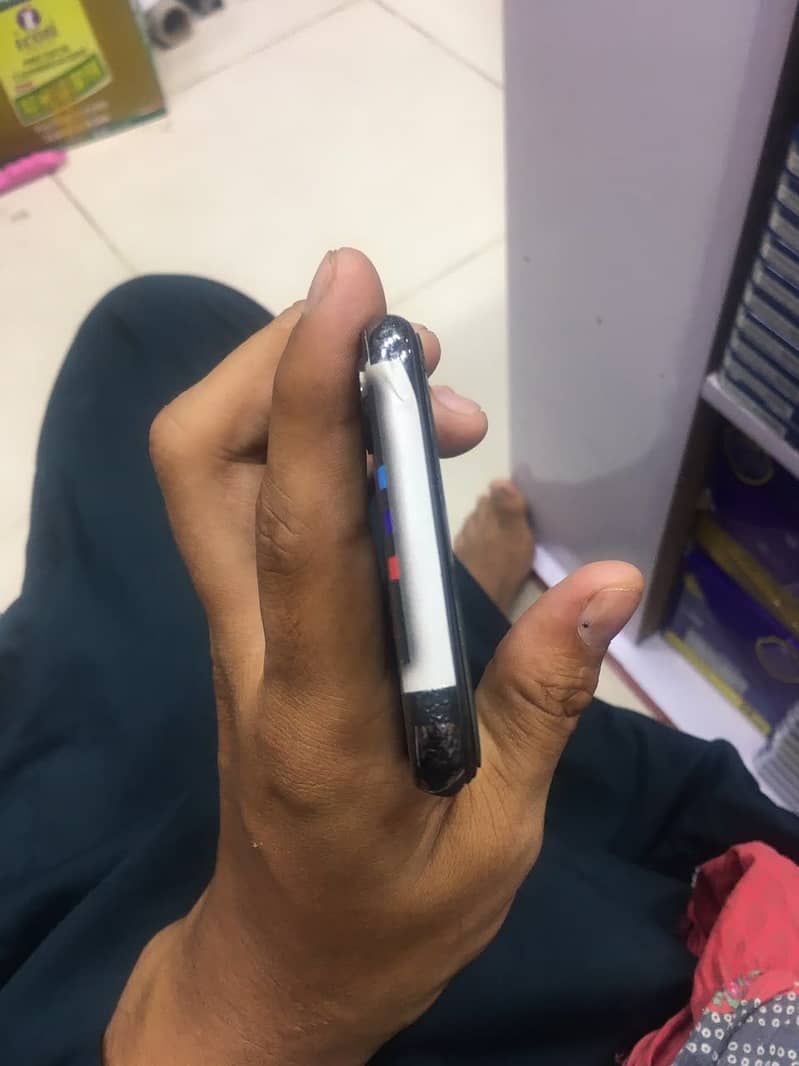 Apple iPhone X 4