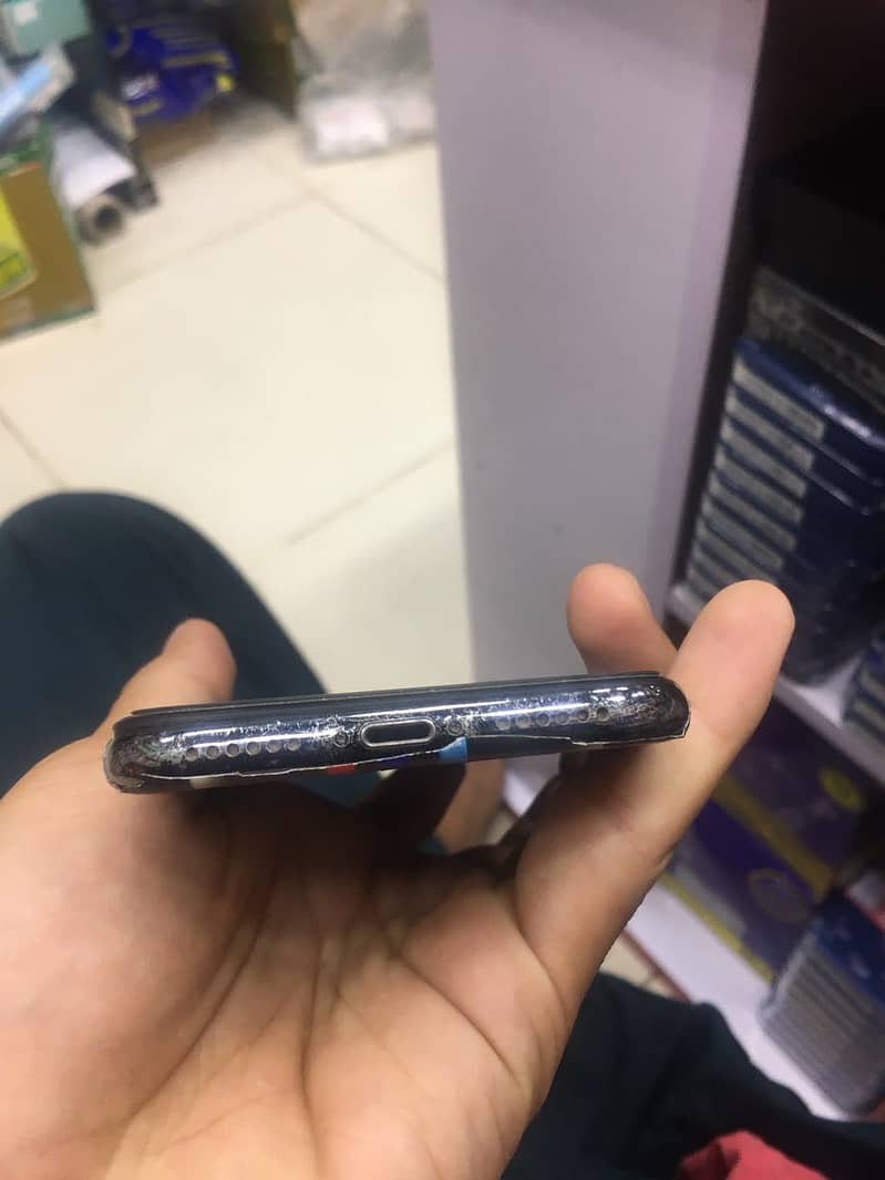 Apple iPhone X 5
