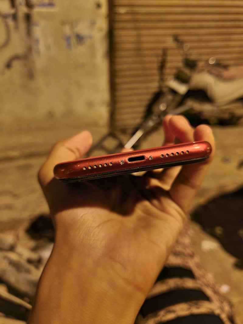 Apple iPhone 11 4