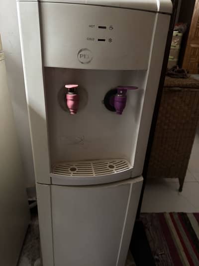 PEL water dispenser in usable condition