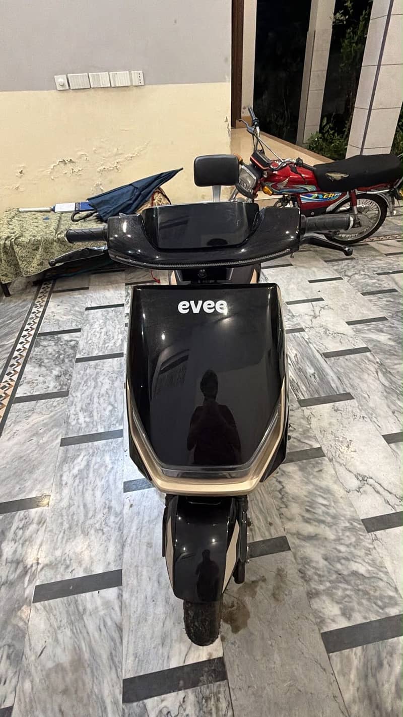 Eveee 0