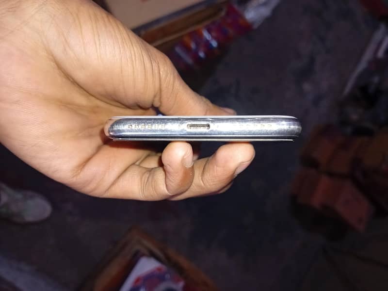 Apple iPhone X 3