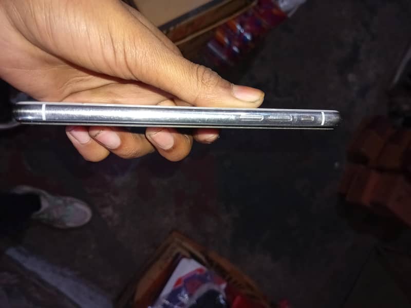 Apple iPhone X 5