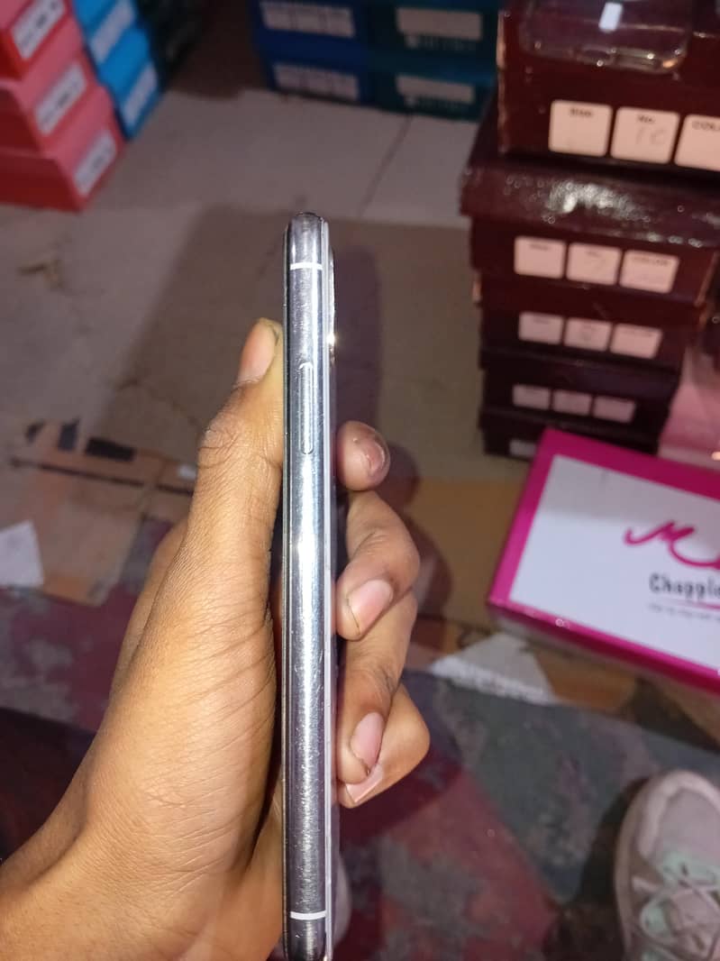Apple iPhone X 6