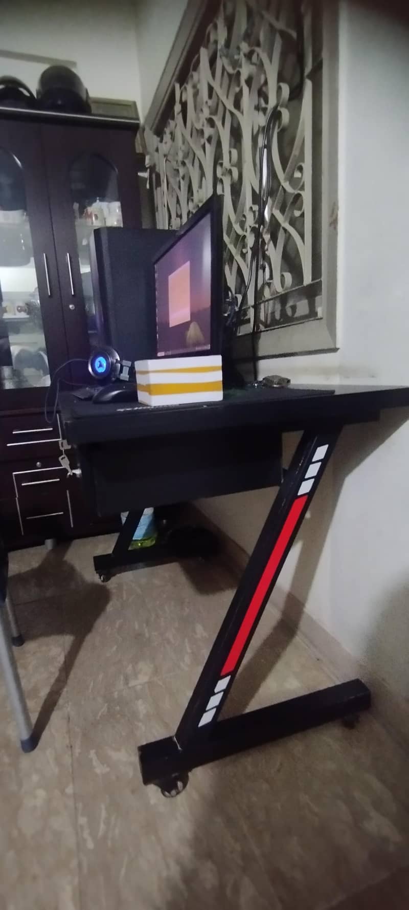 gaming pc moveable table 4