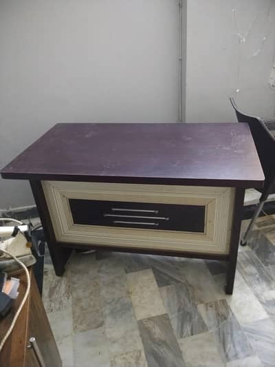 Office Table/ Study Table Excelent Condition like new