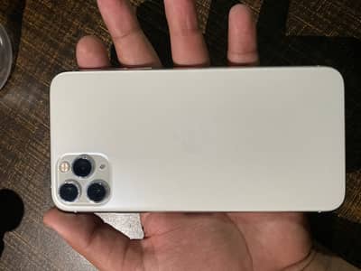 Apple iPhone 11 Pro Max factory unlock display message