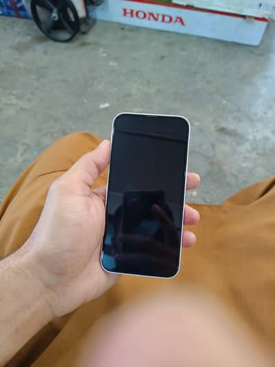 Apple iPhone 13