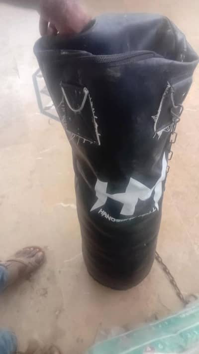 punching bag(heavy bag) 3-4ft boxing bag  good condition