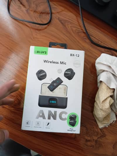 Wireless Microphone with ANC Bluck Bx 12 magnetic with warrenty