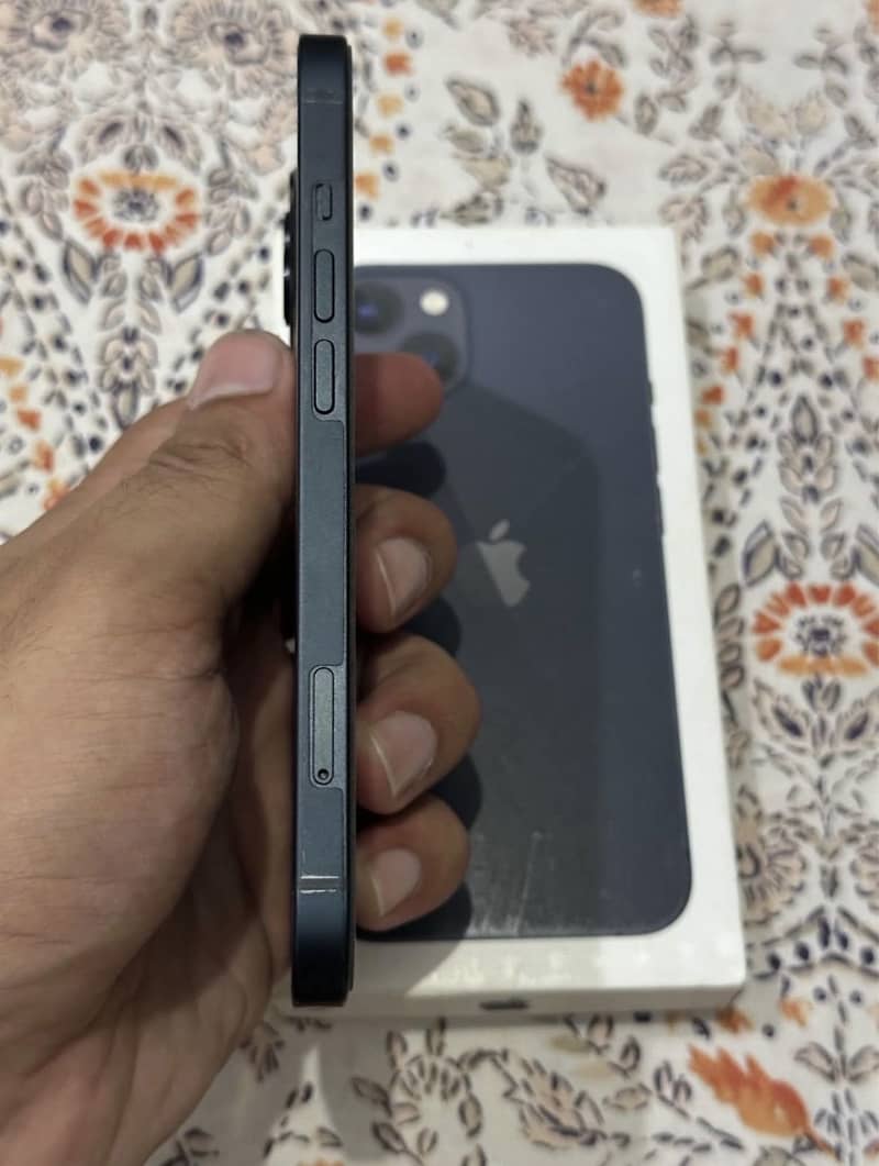 Apple iPhone 13 3