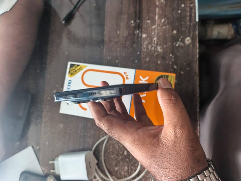 Tecno CAMON 20 Pro 1
