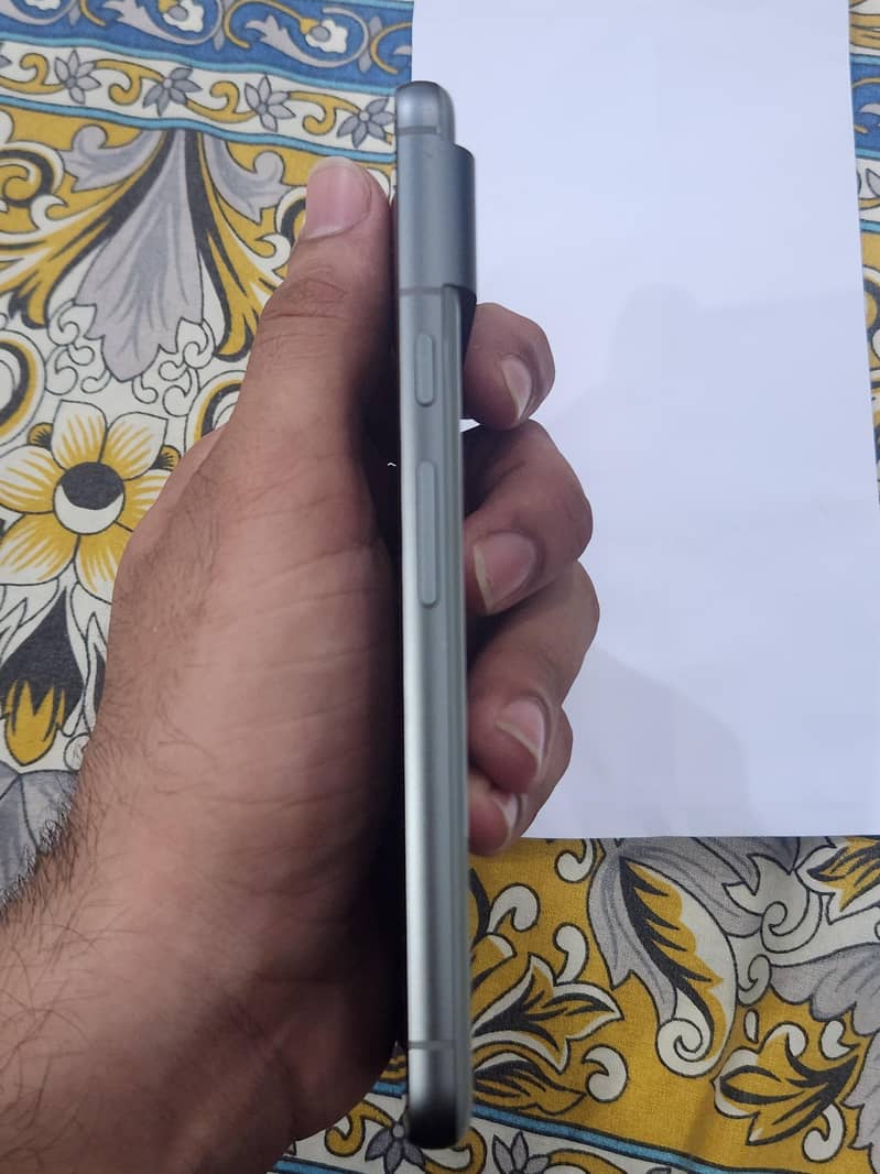 Google Pixel 8 4