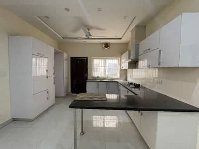 10 House Avaliable For Rent 5 Bed Accommodation 2 American Kitchen 1 Servent Two Species TV Lounge Available For Rent In Bahria Enclave Prime Location Near To Market Park Masjid.