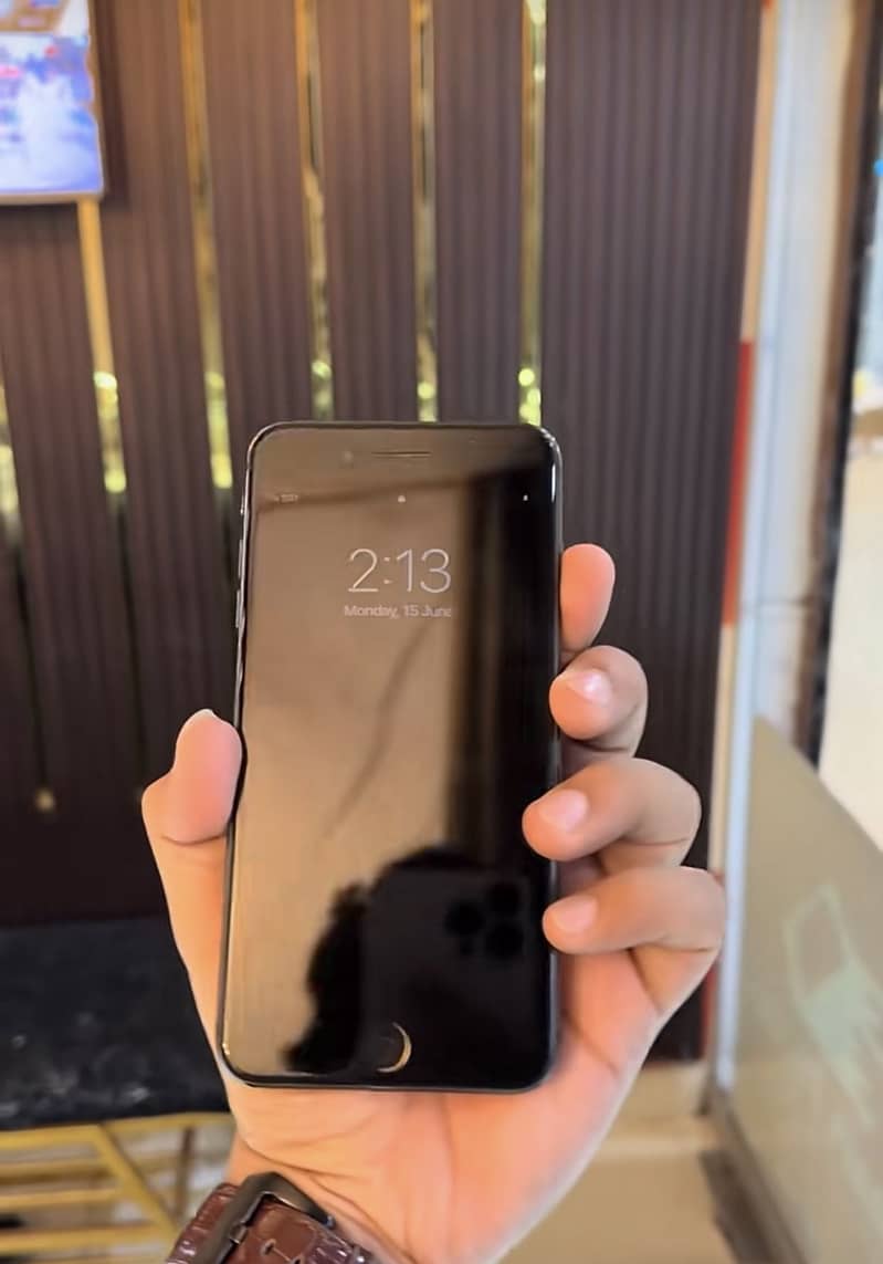 Apple iPhone 7 Plus 1