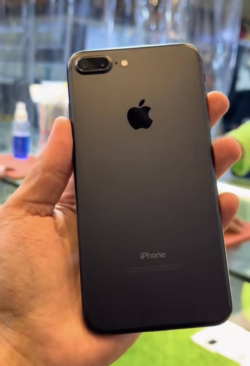 Apple iPhone 7 Plus 0