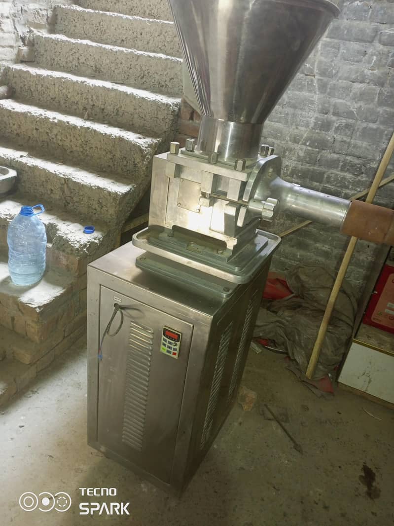 macaroni machine 0