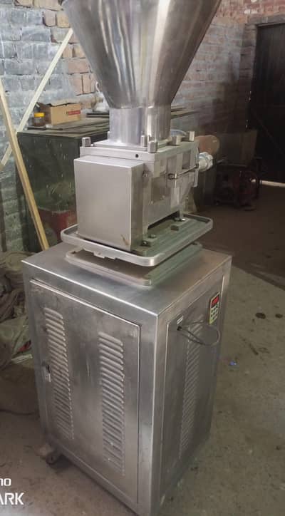 Macaroni machine