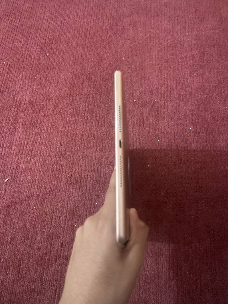 IPAD 8TH GENERATION 1