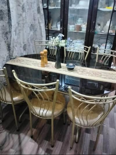 6 Seater Glass Dining Table with 6 Chairs – Excellent Condition