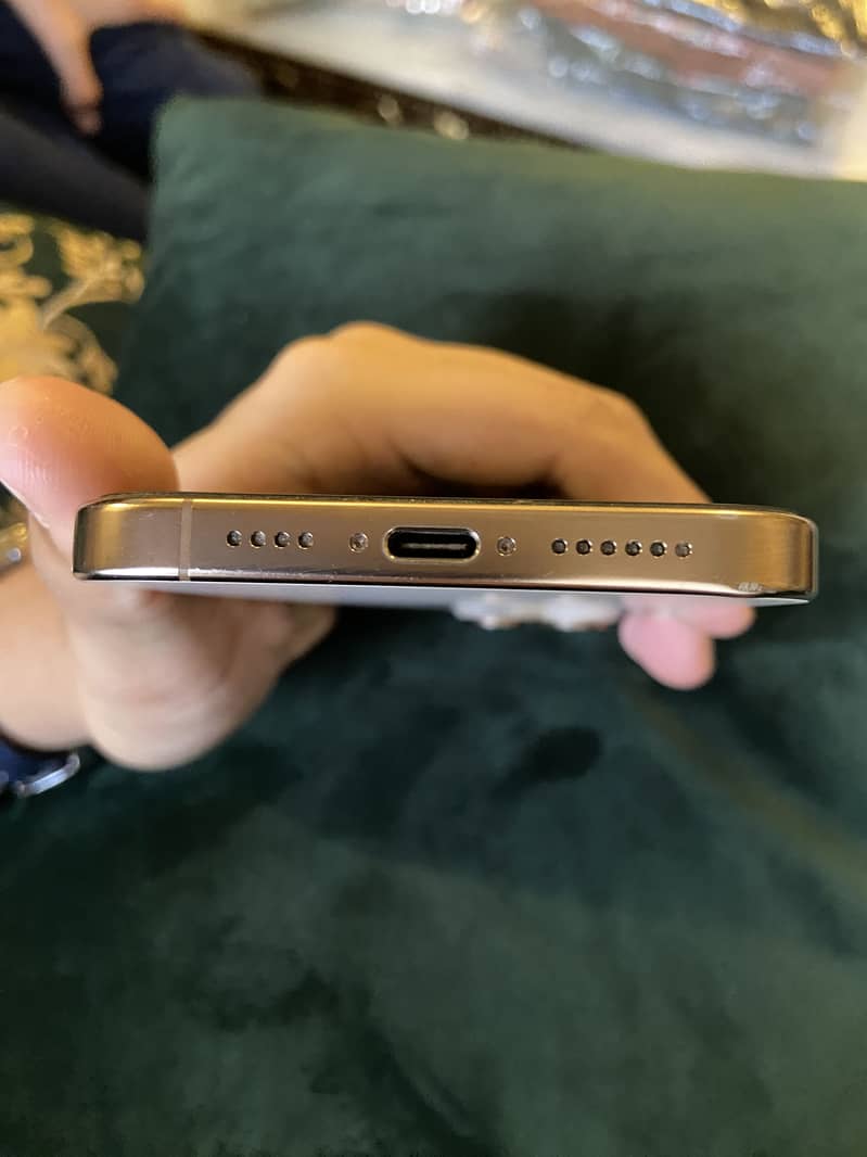 Apple iPhone 16 Pro Max 5