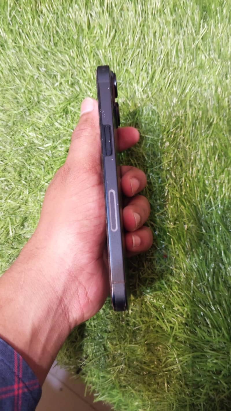 iPhone 14 3