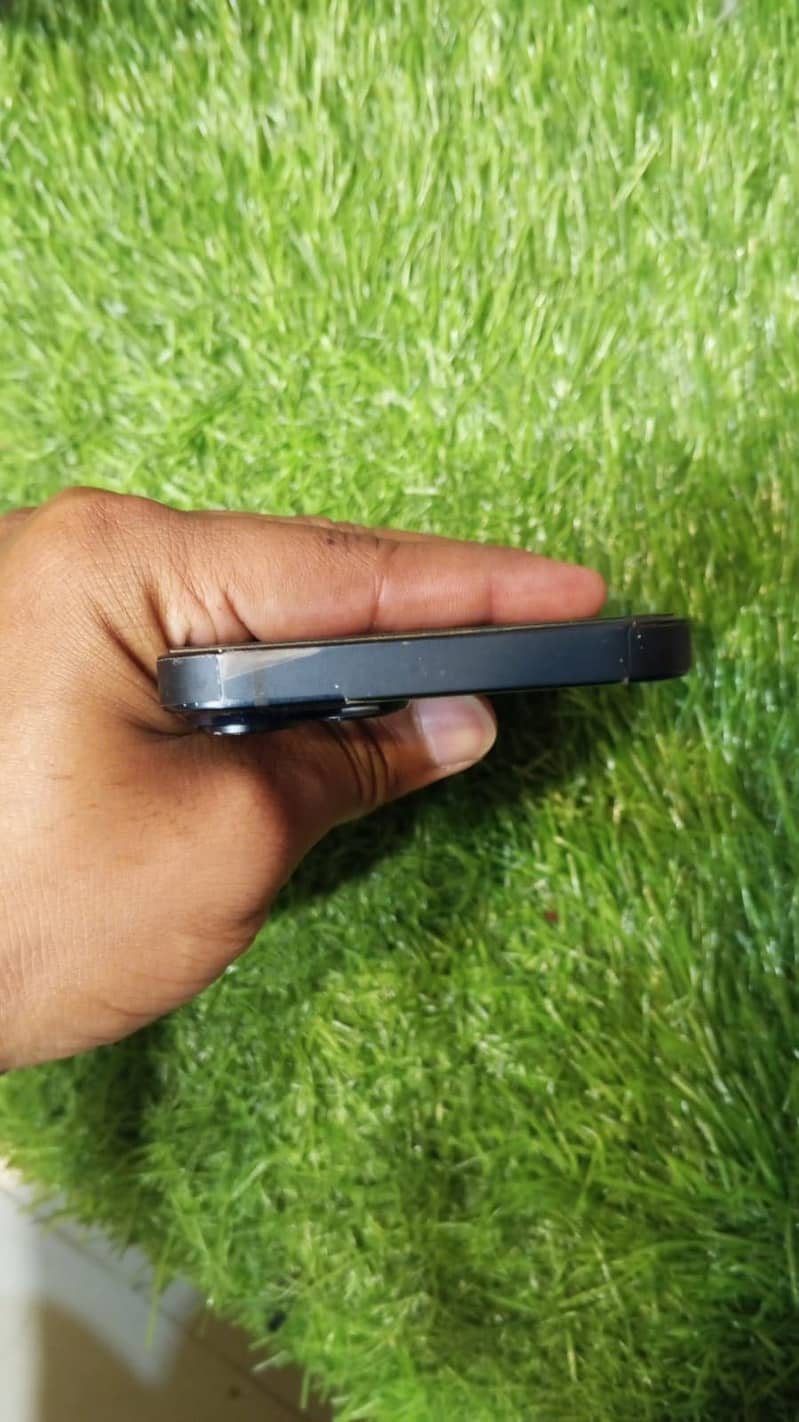 iPhone 14 4