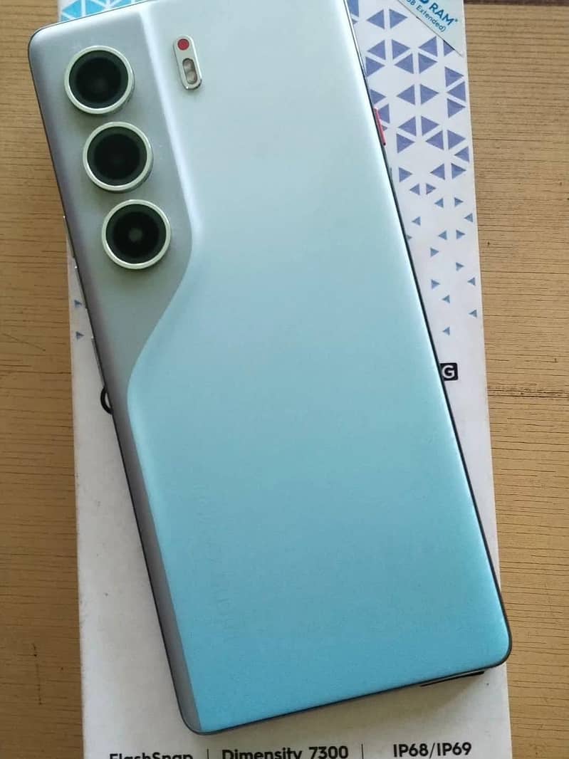 Tecno CAMON 40 Pro 0