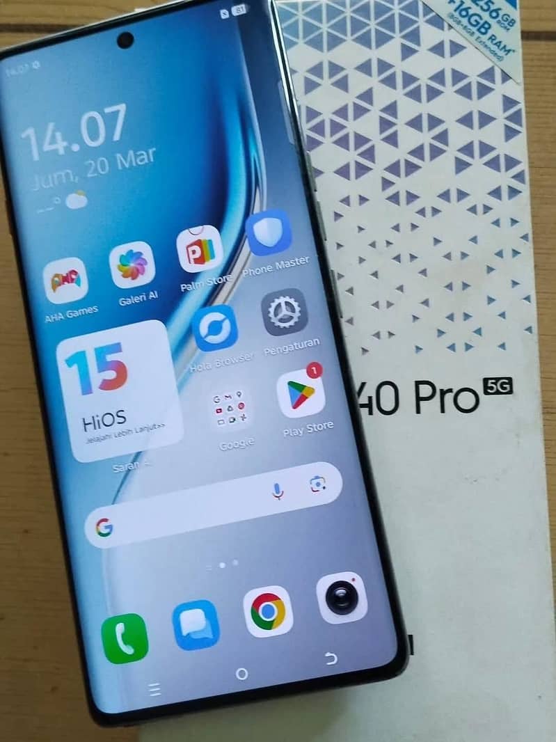 Tecno CAMON 40 Pro 1