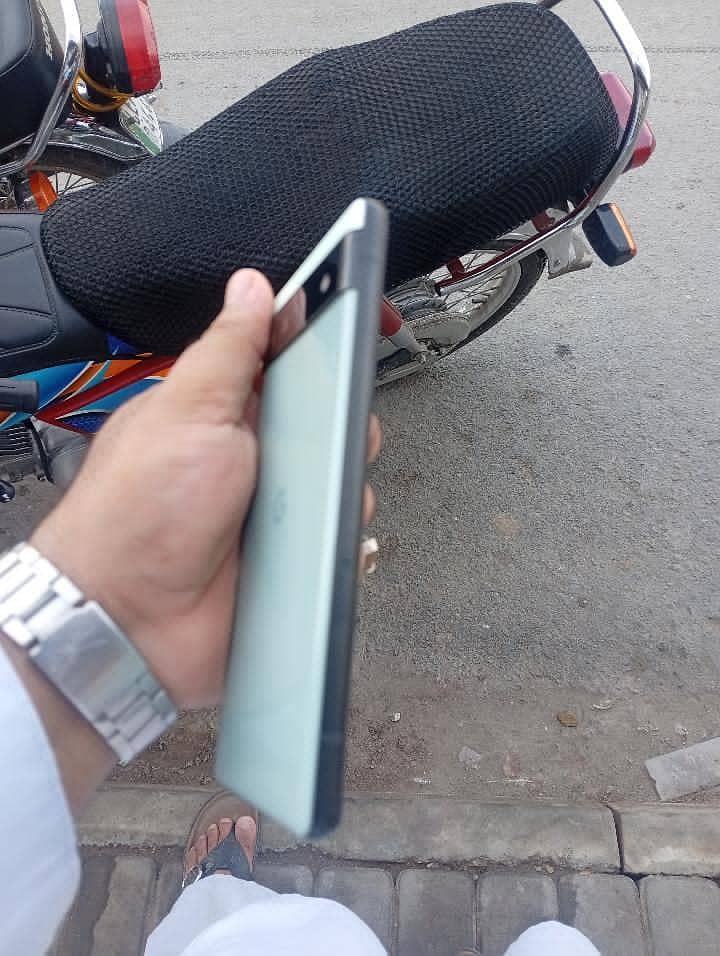 Google Pixel 6a 1