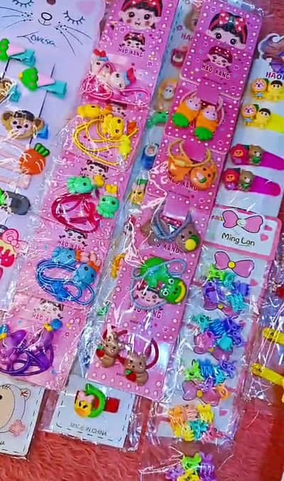 Half kg pins different colours,ribns E IN C IN CHINA  DE IN CHINA  250