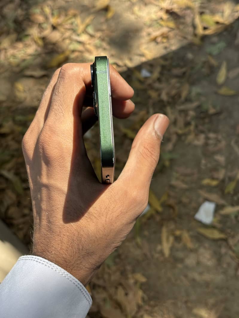 Apple iPhone 13 1