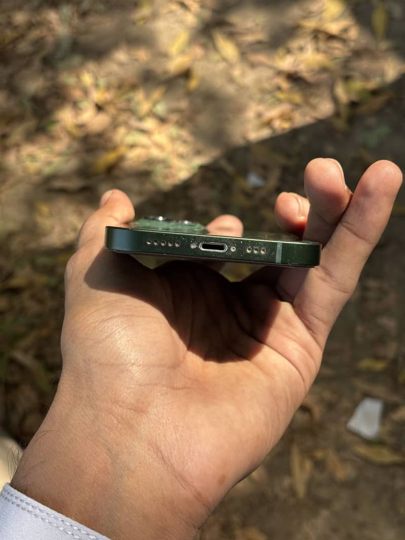 Apple iPhone 13 5