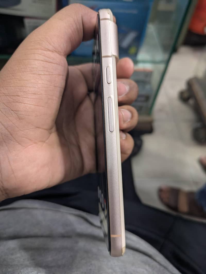 Google Pixel 8 4