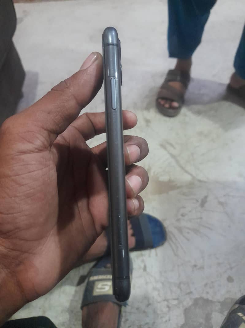 iPhone 11 2