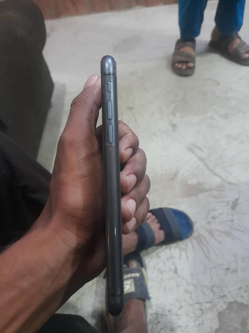 iPhone 11 3