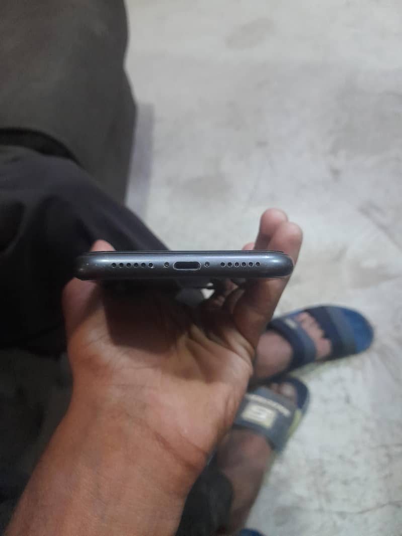 iPhone 11 5