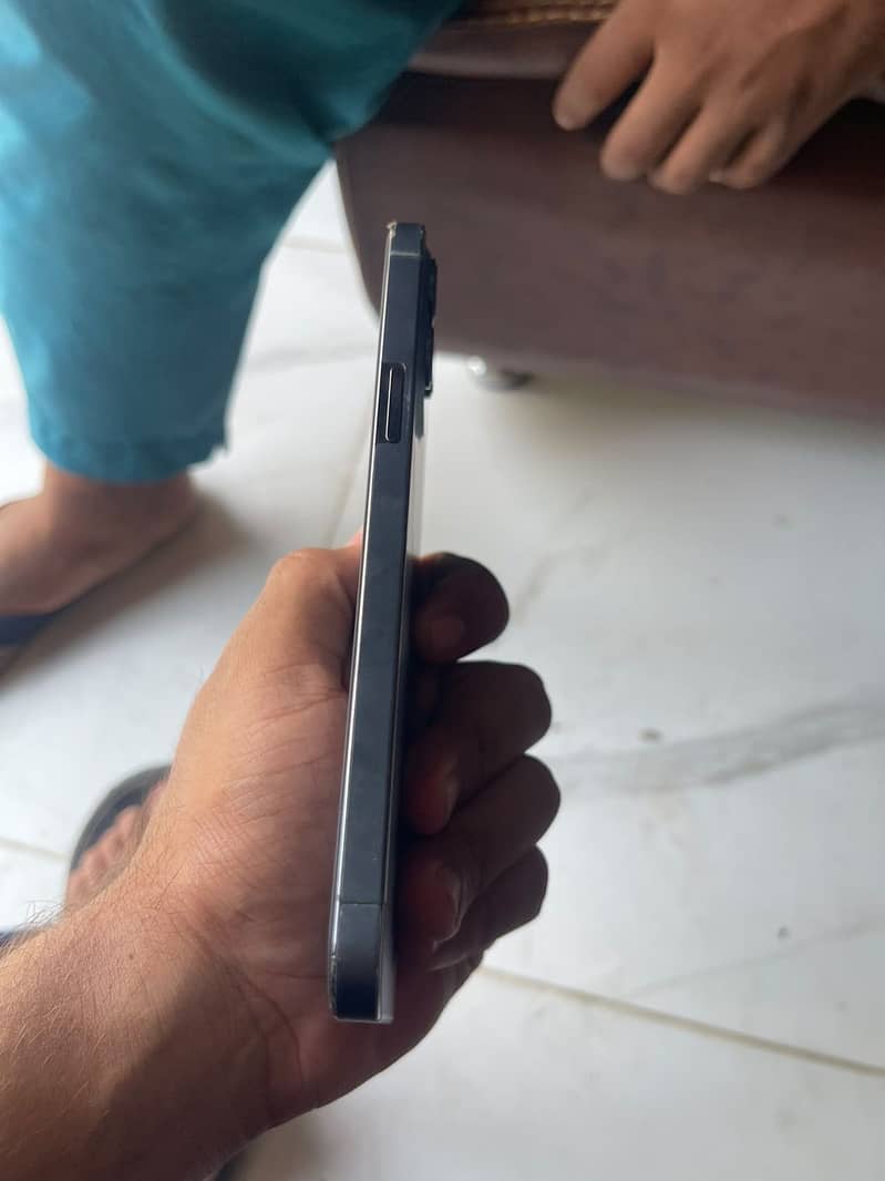 Apple iPhone 12 Pro Max 3