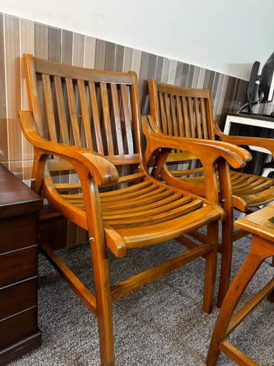 Two coffee chairs and table for sale