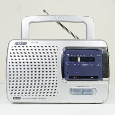 Vintage Sanyo RP-6165 AM/FM Radio with Excellent Recep | Made in Japan