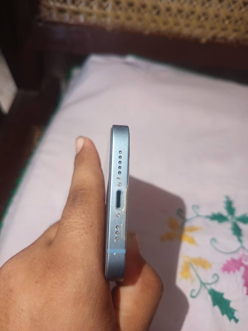 iPhone 14 3