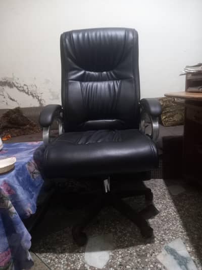 Revolving office chair