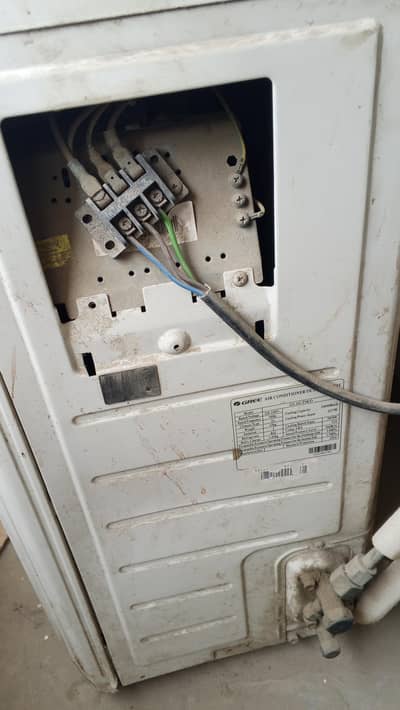 gree split ac used condition no leakage work kar rah Hy