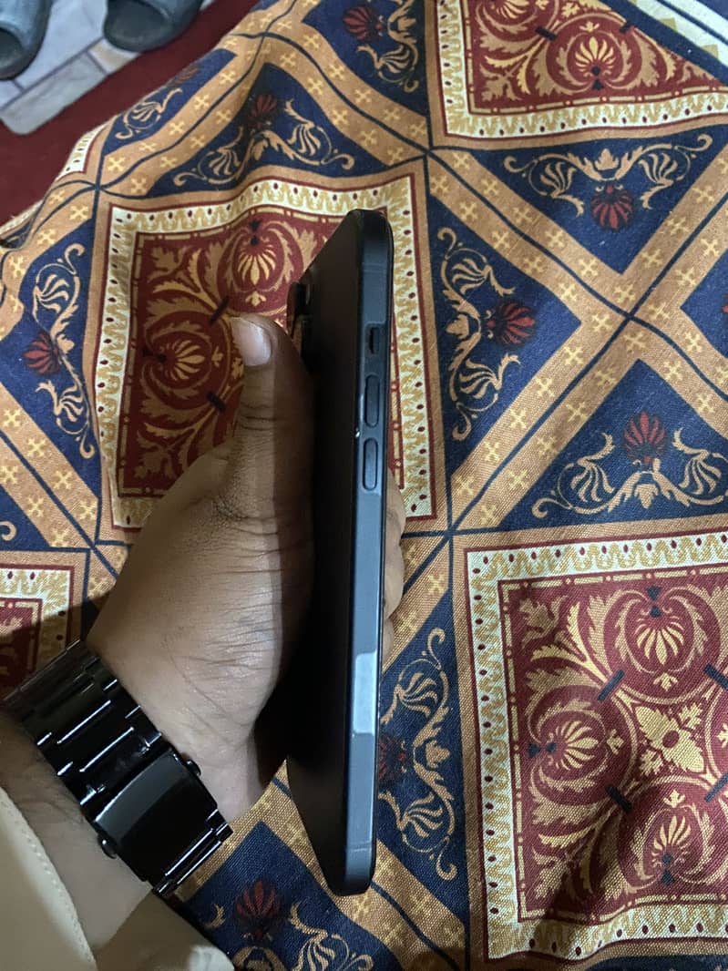 Apple iPhone 15 plus 0