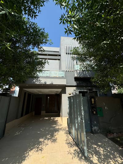 I SELL 5 MARLA SLIGHTLY USED HOUSE IN BAHRIA ORCHARD LAHORE. FOR VISIT AND DETAILS CONTACT ON WHATSAPP. PRICE 165 LACS IS FINAL NO BARGAINING