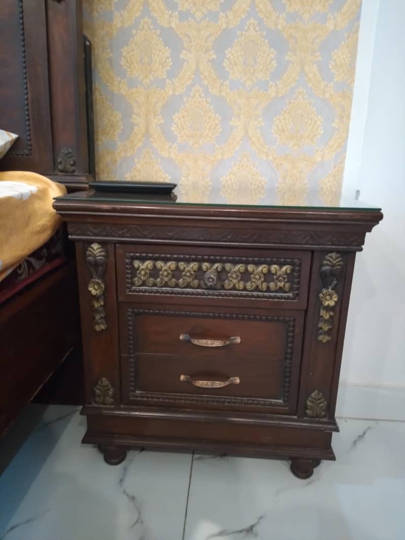 Solid sheesham Wooden Bed Set 3