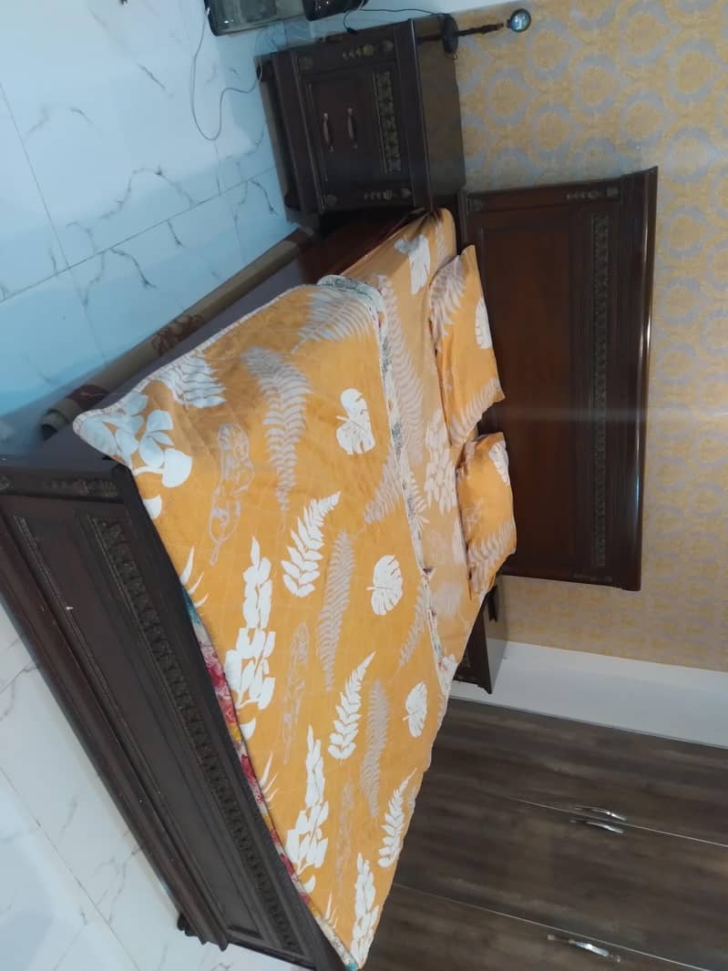 Solid sheesham Wooden Bed Set 4