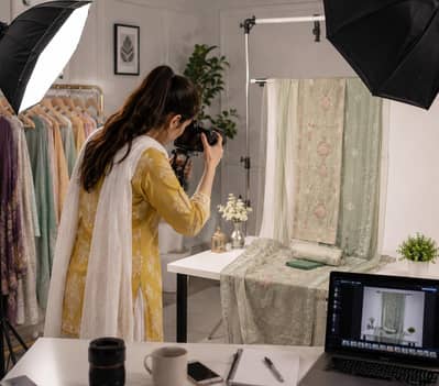 Female Photographer / Shoot Maker Required