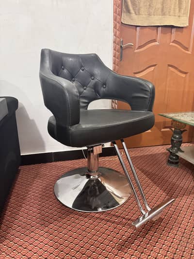 Hair cutting chair new