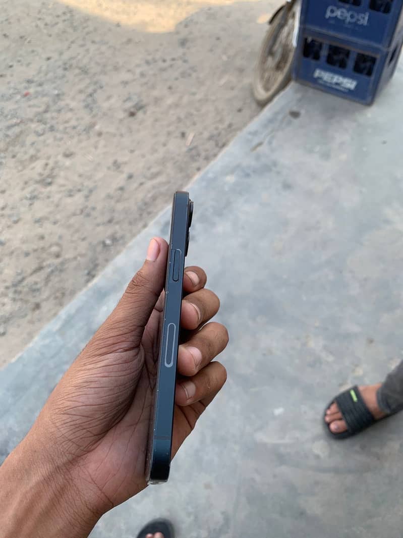 Apple iPhone 13 4